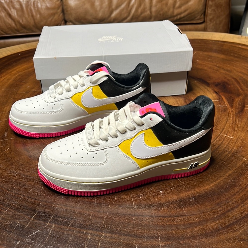 Nike: W Air Force 1 ‘07 SE MOTO